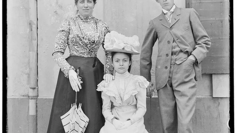 Portraits : histoires photographiques à Marseille